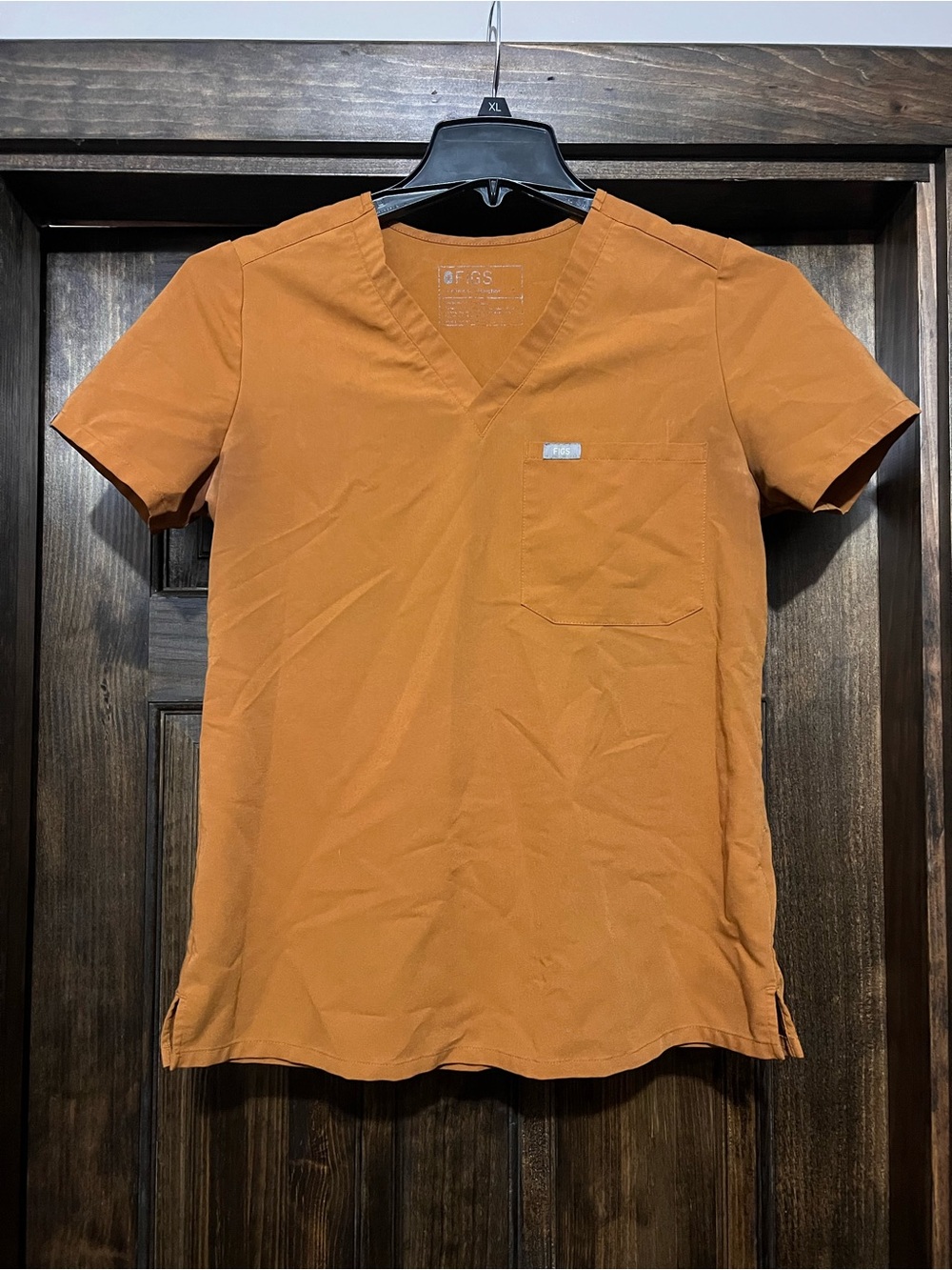 FIGS women’s V-Neck Scrub Top one pocket - Rust Orange XS